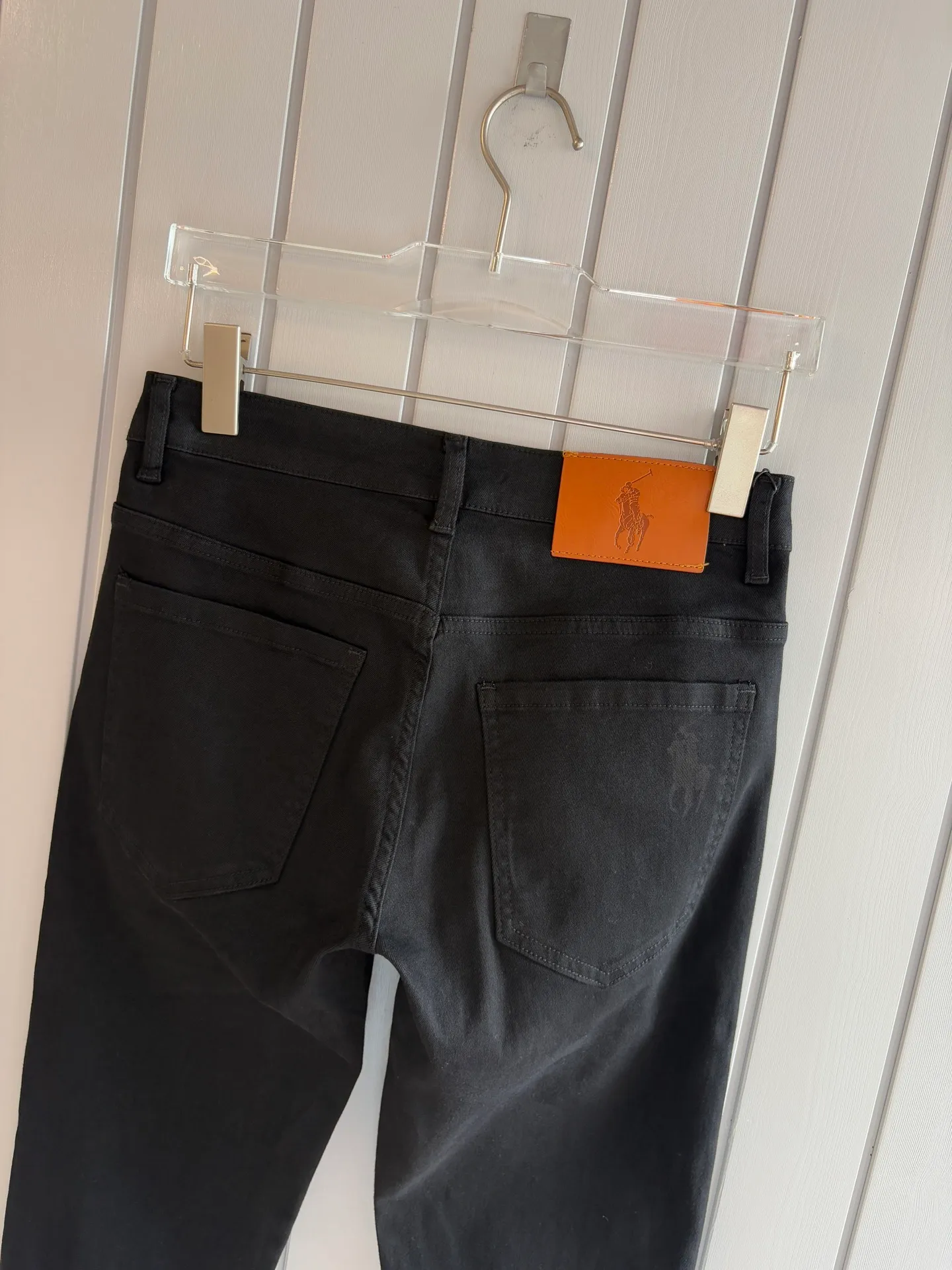 P240 A super stylish pair of jeans, customized original washed denim fabric, unique design, top-notch embroidered letter pattern logo, original hardware accessories decoration, an extremely outstanding pair of jeans, the materials and craftsmanship are extremely luxurious and exquisite, extremely high-grade, handsome and stylish upper body, recommended 👍, 005 code number: 29-38 but not 35; 37
